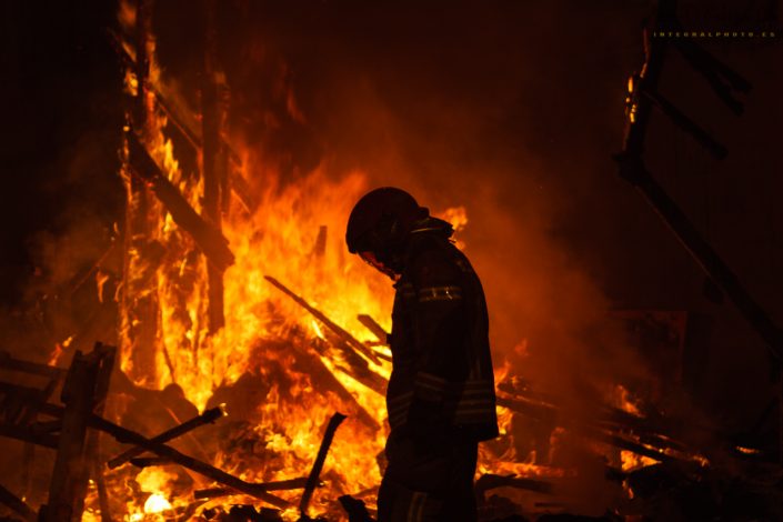 Bomberos pendientes de la Cremá de las fallas