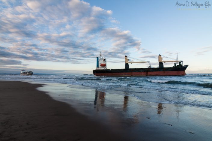 Barcos varados en la arena