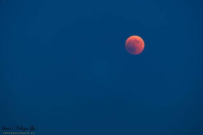 Superluna tomada en Xativa en la Hora Azul