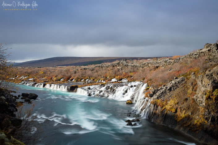 La cascada de Hraunfossar